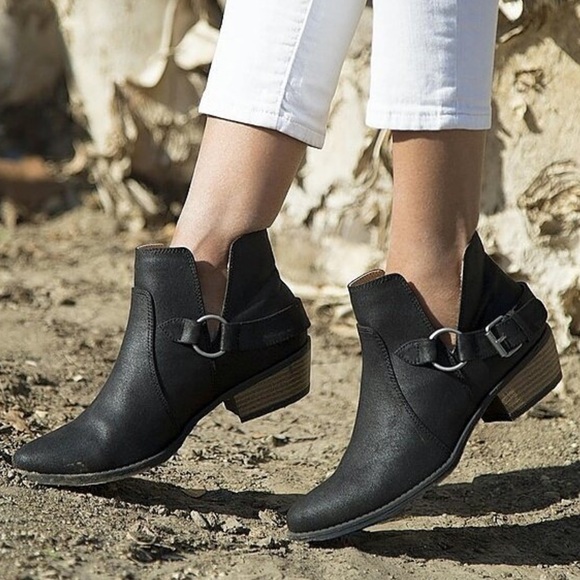 Limited Qupid black Ankle BOOTIE with silvr buckle - Picture 2 of 6